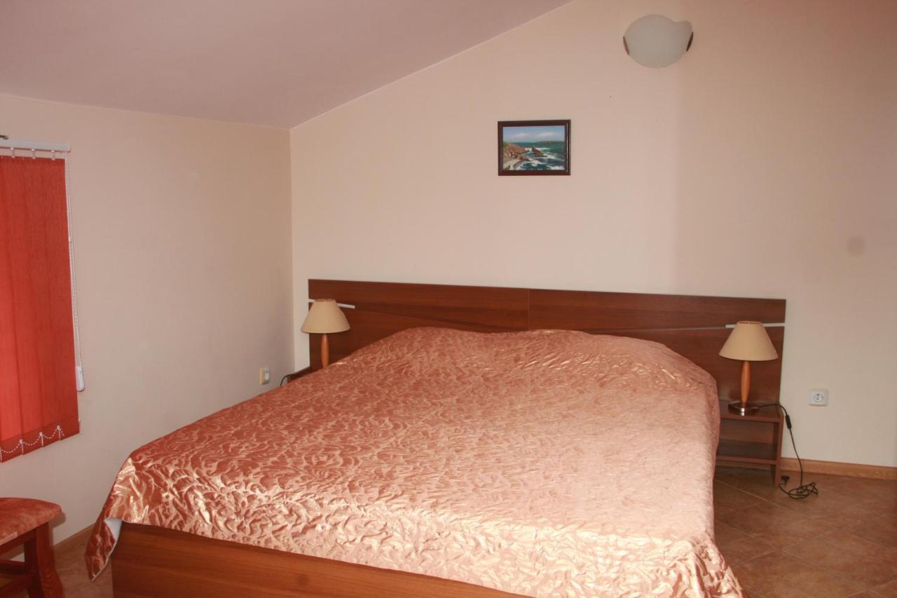 Family Hotel Emilia Sozopol Exterior photo