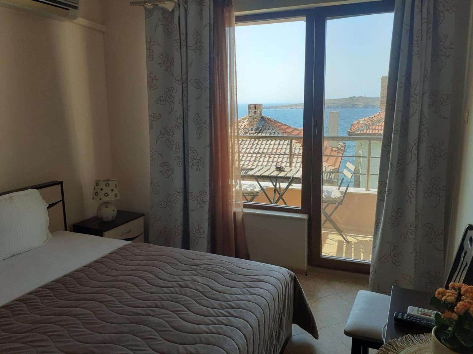 Family Hotel Emilia Sozopol Exterior photo